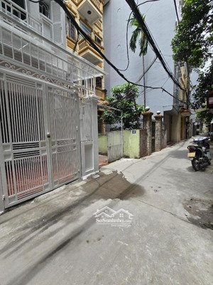 bán nhà lô góc - mặt ngõ thông quan hoa - cầu giấy -ô tô 5 tạ đỗ cửa -có ô chờ thang máy