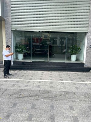 cho thuê nhà 7 tầng 1 tum mặt phố xã đàn 140m2. giá thuê: 550tr/tháng. lh: 