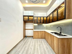 (dt: 12x10m) căn góc 2 mt - 5 tầng, có dòng tiền 90tr/tháng, thành thái q10 - giá 24.9 tỷ