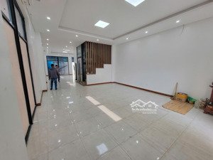 cho thuê nhà liền kề tân mai 150m2 x 5 tầng, thang máy đầy đủ điều hòa nóng lạnh