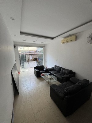 cho thuê nhà riêng 3 tầng ngõ 55 phố tứ liên ngõ rộng cách chợ 100m, giá chỉ 8 triệu/tháng