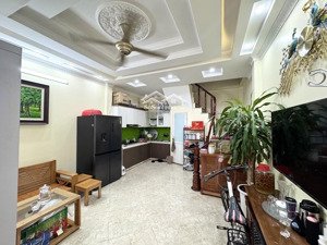 nhà cổ linh- đối diện aeon long biên- 35m 5 tầng 3 ngủ 6.4 tỷ- sổ đỏ đẹp sẵn giao dịch- gần oto