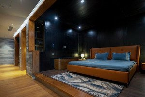 chủ bán gấp ! tòa nhà thiết kế đẳng cấp (7mx24m) xây tâm huyết ngay nhà ga t3