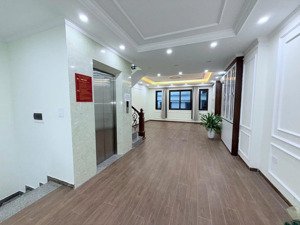 cho thuê nhà mai dịch- cầu giấy 47m2 7 tầng thang máy giá 27tr