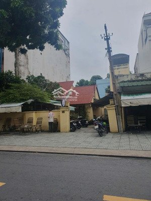 cần bán nhà mặt tiền hòa hưng, p.12, quận 10. dt: 15m x 24m, cấp 4.