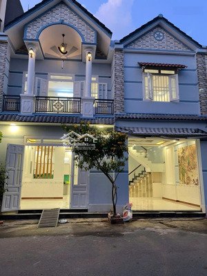 nhà trệt lầu đẹp shr gần làng đại học 9.4x8m khu đồng bộ sân xe hơi