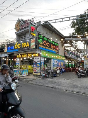 bán gấp gốc 2 mặt tiền chợ bình chánh (134m2) giá 1 tỷ 560tr - cho thuê 19tr/tháng - shr