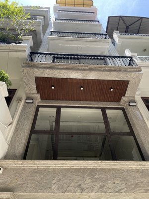 phân lô mạc thái tổ - ôtô tránh - kinh doanh văn phòng - thang máy nhập khẩu