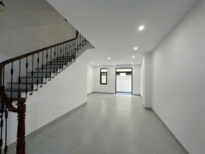 cho thuê biệt thự roman plaza. dt 200m2, xd 120m2, 4 tầng. mt 11m full điều hoà. giá từ 40-48 triệu