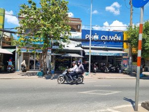 bán nhà mặt tiền huỳnh tấn phát lh 