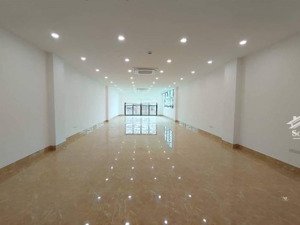 cho thuê nhà mới thông sàn thang máy đường ô tô tránh lạc long quân. dt 60m, 6t. giá 30tr