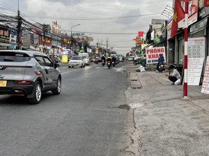 cần bán nhà 2 mặt tiền đường kinh doanh ngay chợ bùi văn hoà, dt 10x45m, sổ riêng thổ cư