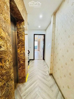 thanh khoản toà nhà văn phòng, 150 tỷ, 3500m2 sàn, 10 tầng, doanh thu 5 tỷ/năm, lô góc, nguyễn xiển