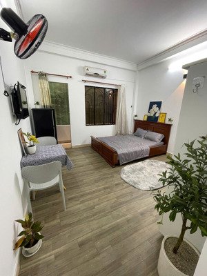 cho thuê studio ban công full nội thất đường hồ văn huê gần ngã tư phú nhuận, cách sân bay 10 phút