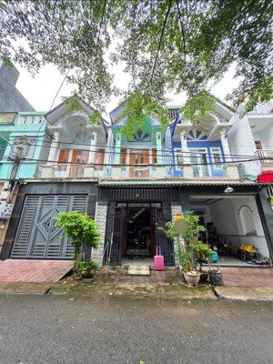 bán nhà 1 lầu có phòng ngủ dưới trong kdc phú hồng thịnh 3