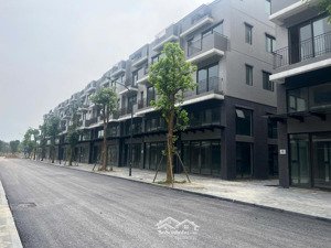nhà phố phân khu đã hoàn thiện tại eco central park. lh