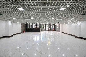 cho thuê building góc 2mt nguyễn thái bình 8x20 hầm trệt 6 lầu tm suốt, giá 200tr
