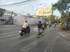 hàng hiếm, mặt đường lâm tường, vị trí miễn bàn