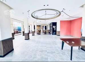 cho thuê mt ngô thời nhiệm q3, dt: 15x30m, trệt,2l, giá:170tr