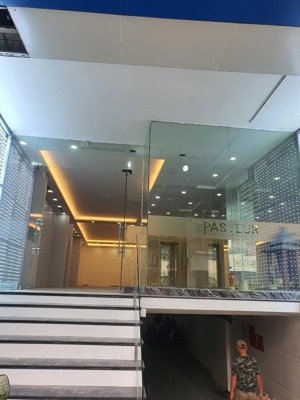 chính chủ cho thuê văn phòng 150m2 ngay mặt đường bà triệu. siêu hót. siêu rẻ