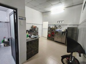 ngôi nhà nhỏ, giá hợp lý ngay thành phố thủ đức, gần phạm văn đồng, 10m ra đường nhựa lớn