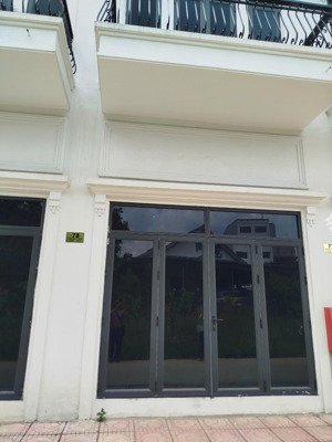 bán gấp kiot 2 tầng ngã ba trung tâm dòng tiền ổn định mỗi tháng!