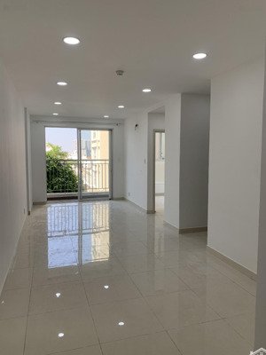 chính chủ cần bán ch cộng hoà garden 2pn 2wc 77m2 view đẹp thoáng giá tốt. lh 