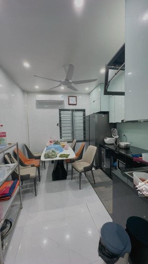 cần bán nhà cạnh chợ quang, kim giang, 33m2, 4 tầng, 4 ngủ, nhà mới, nội thất đẹp giá 6,8 tỷ