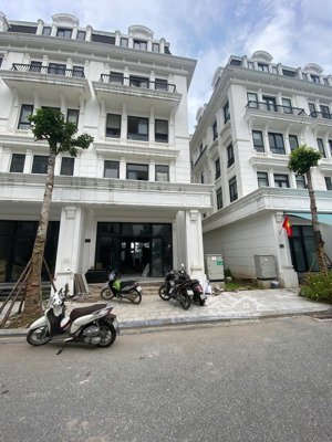 hiếm! chính chủ cho thuê liền kề căn góc louis hoàng mai 136 m2 đã hoàn thiện, full đh, thang máy