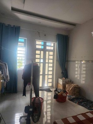 nhà 1 trệt 1 lầu, đối diện khu đô thị vạn phúc, giá 5,1 tỷ.