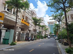 cho thuê nhà mới hoàn thiện, có thang máy và máy lạnh. kdc cityland park hills phường 10, gò vấp