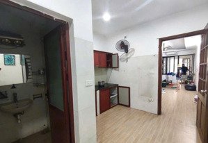cho thuê tầng 1 ngõ 766 đường láng, 70m2, 1 ngủ, đồ cơ bản, giá 10 tr/th, vào ngay, ô tô đỗ cửa.
