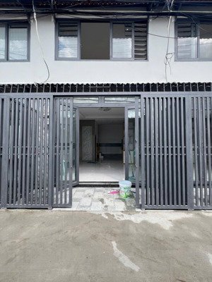nhà mới xây ngay gần cầu tham lương giá 1ty568tr 4x9 sổ hồng đầy đủ , đường nhựa 4m