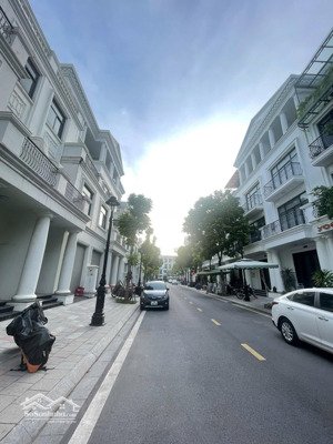 vinhomes marina!căn liền kề xẻ khe cực hiếm còn lại