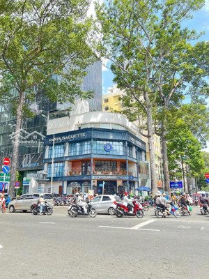 cho thuê tòa nhà góc 2 mt cao thắng - nguyễn thị minh khai quận 3. hầm 3 lầu trống hơn 300m2