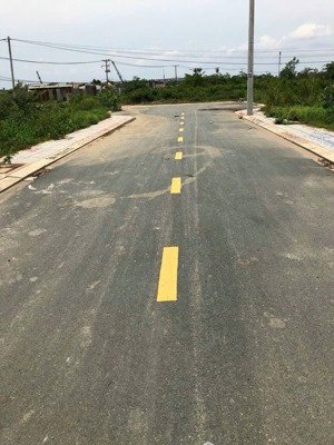 bán nhanh 80m trục chính thông thoáng kdc vạn phát đạt bưng ông thoàn sạch đẹp