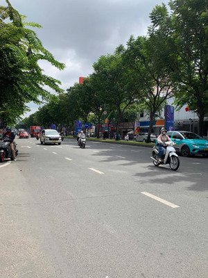 ngộp bán nhà ngay mặt tiền khu vip sân bay trường sơn,p2, tân bình chỉ 16,9 tỷ, dt 5,2x18m, 3 tầng