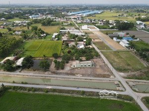 cần bán đất 2 mặt tiền gần vòng xoay 823d và 824