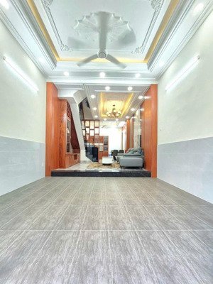 nhà mới xây đẹp đào tông nguyên 4pn xe hơi vào nhà, sổ hồng riêng