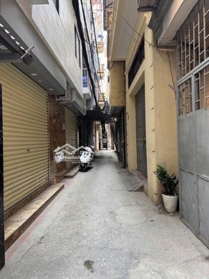 trung tâm đường láng, cách phố 20m, ngõ thẳng đẹp, giá tốt