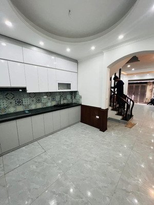 trần thái tông - ngõ thông - ô tô đỗ cửa - 40m2 - nhỉnh 11 tỷ