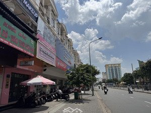 cho thuê nhà mt nguyễn văn lượng khu cityland, p10,gò vấp. dt: 100m2 nhà 1 trệt 4 lầu, thang máy