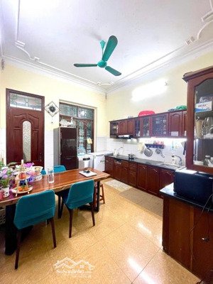 nhà tại hà đông - hà nội - ô tô vào nhà - vừa ở vừa kinh doanh - ô chờ thang máy - thoáng trước sau