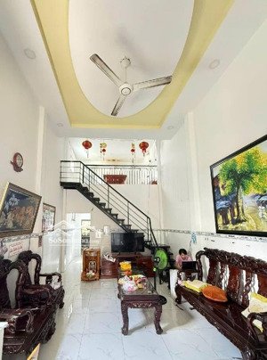 nhà 2 mặt tiền, 72m2, sổ hồng riêng, tx14, q12. giá chỉ 3.05 tỷ. liên hệ 