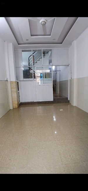 6 tỷ 600 thương lượng, bán nhà 4 tầng đường 8 mét thông, diện tích : ngan 4 mét - dài 18 mét