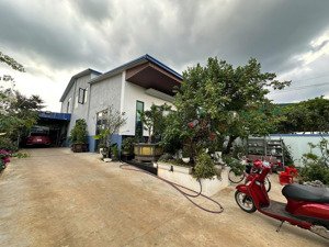 bán căn nhà nghỉ dưỡng sân vườn 995m2 đầy đủ tiện nghi về sân bay liên khương chỉ 9km, chỉ 3,7 tỉ