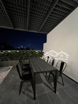 giáp quận 1- ngay hàng xanh-nhà mới cứng-hoàng hoa thám - dt 10x15m - 5 tầng - giá 13 tỷ tl