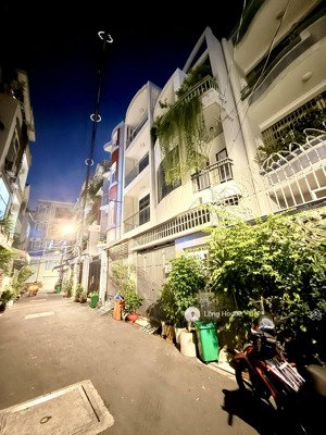 hẻm vip nhất nhì thích quảng đức! nhà 5 tầng, 50m2, sổ vuông a4, hẻm nhựa rộng, oto vào nhà!