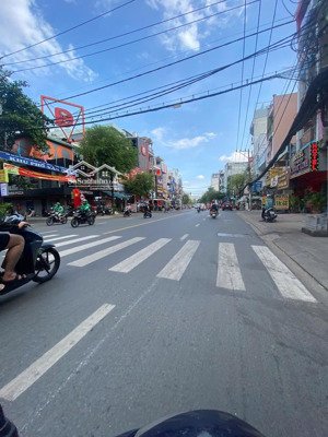 bán căn góc 2 mặt tiền đường 3/2 dt 7x22m vị trí kinh doanh sầm uất đa ngành nghề đang có hdt thuê