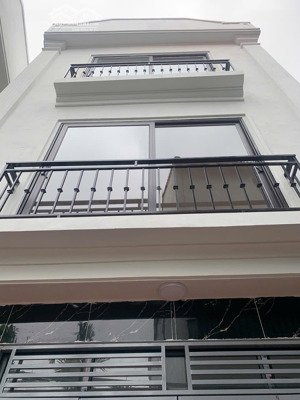 bán nhà phụng châu 30m2 - 4t vị trí thoáng, dân cư đông, giá 2,7 tỷ.